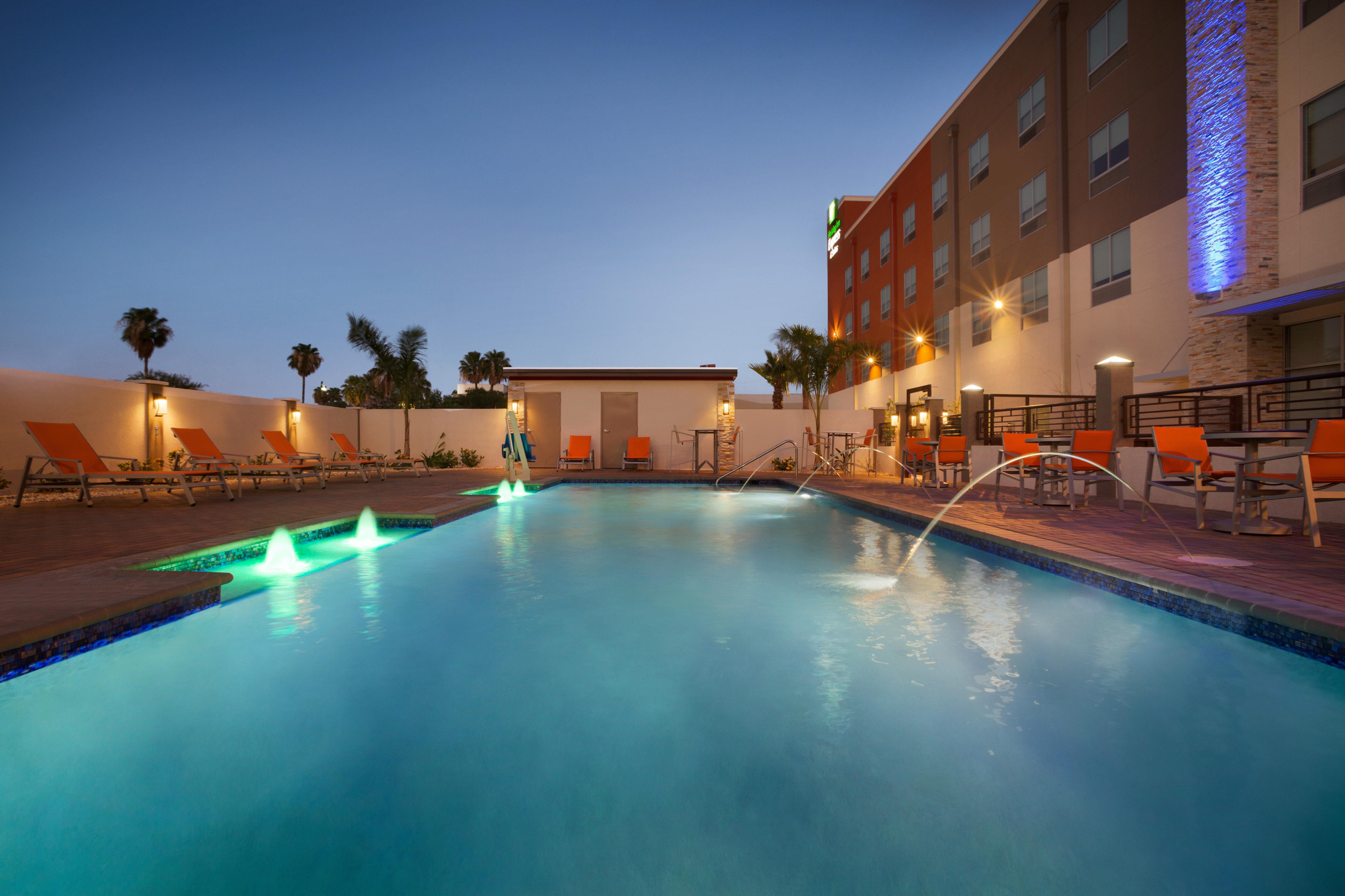 Holiday Inn Express & Suites - Mcallen - Medical Center Area By Ihg McAllen Exterior foto